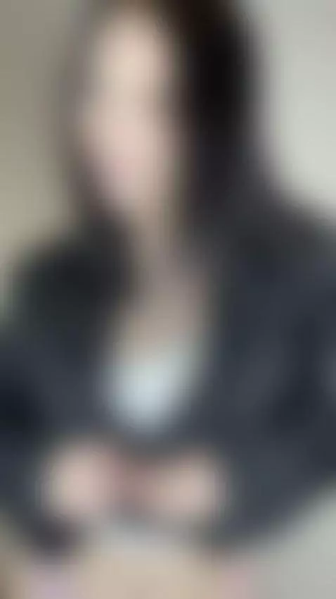 I just pressed record and let my body talk 🖤 by marim00n