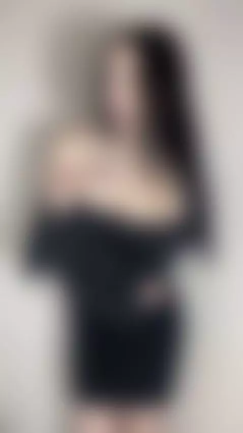 I let the silence touch my shoulders 💋💫 by marim00n