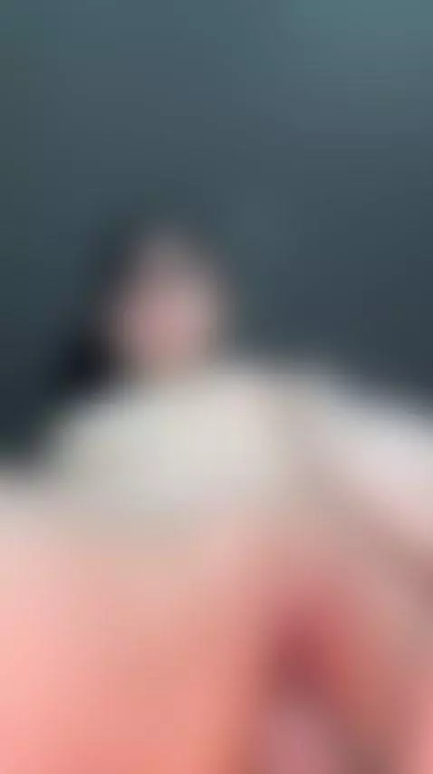 The air thickens beneath my chin 💋💫 by lustyloona