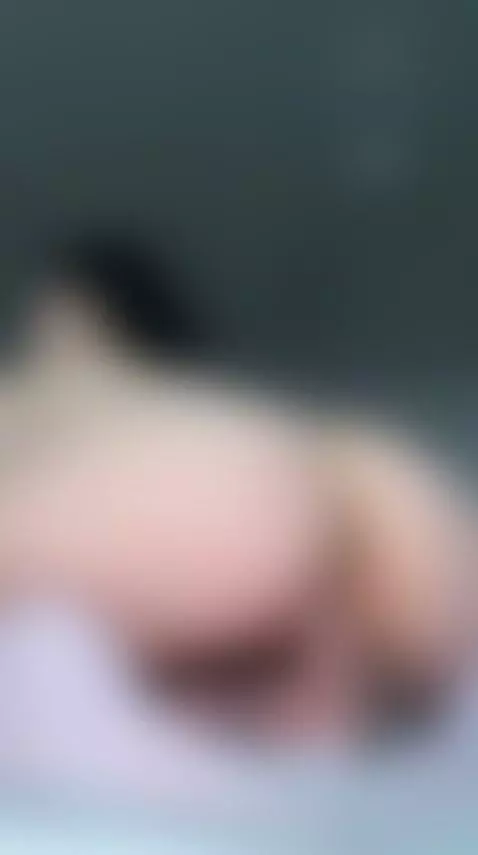 Light grazes the top of my hips gently 💋💫 by lustyloona