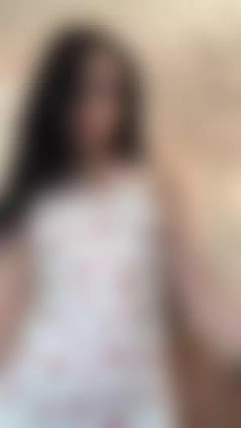 Light drapes itself across my curves 💋💫 by lustyloona