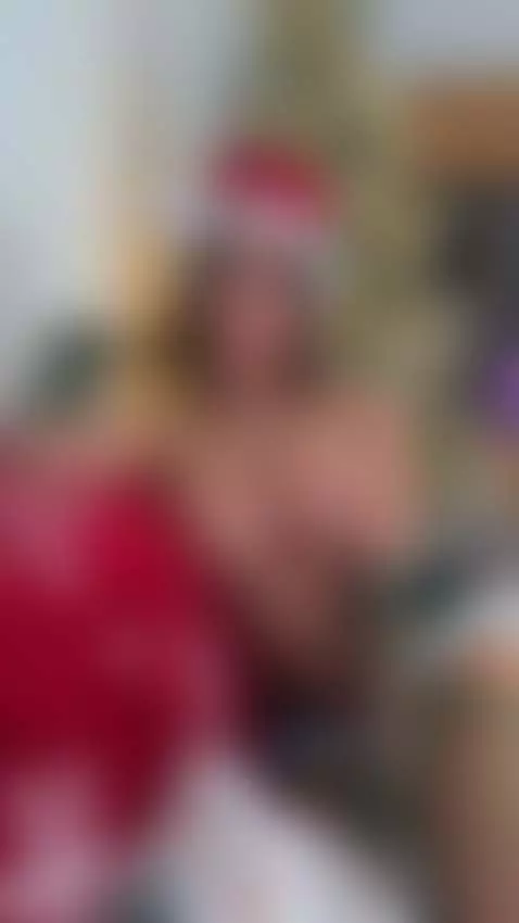 Santa's helper is ready to help you too 💦 by starmikimars