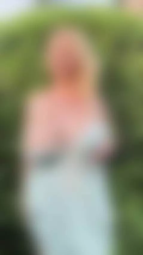 Let’s see how long you can keep eye contact 😉 by hollygarner