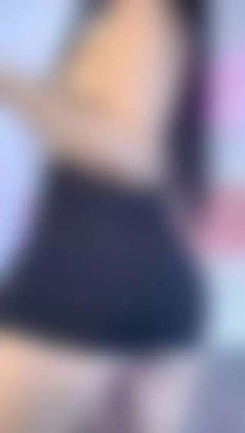 🤤Lift my skirt... and make me moan🔥Follow me by konnieruiz