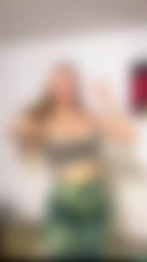Please stay and support me on OnlyFans 🤍 by emiiiaaa
