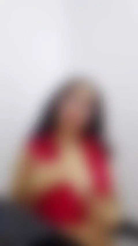 THIS SECRETARY IS READY TO PLAY WITH YOUR COCK by sararossi