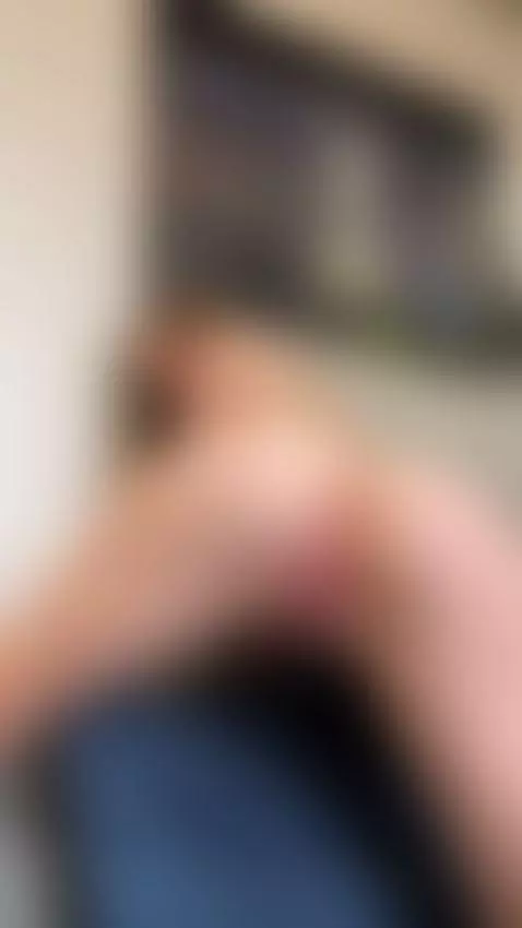 I'm alone at home, my pussy is all yours by lysabliss