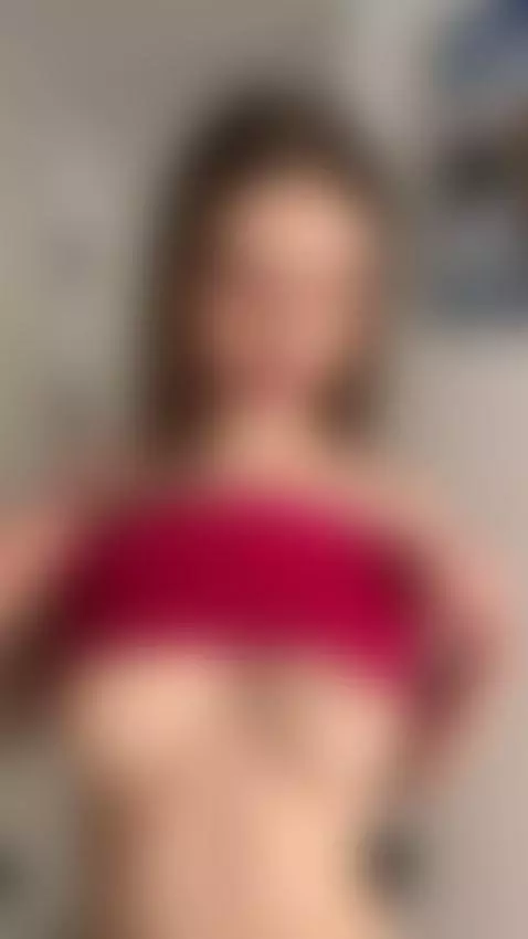 I'm a horny, romantic girl by lysabliss