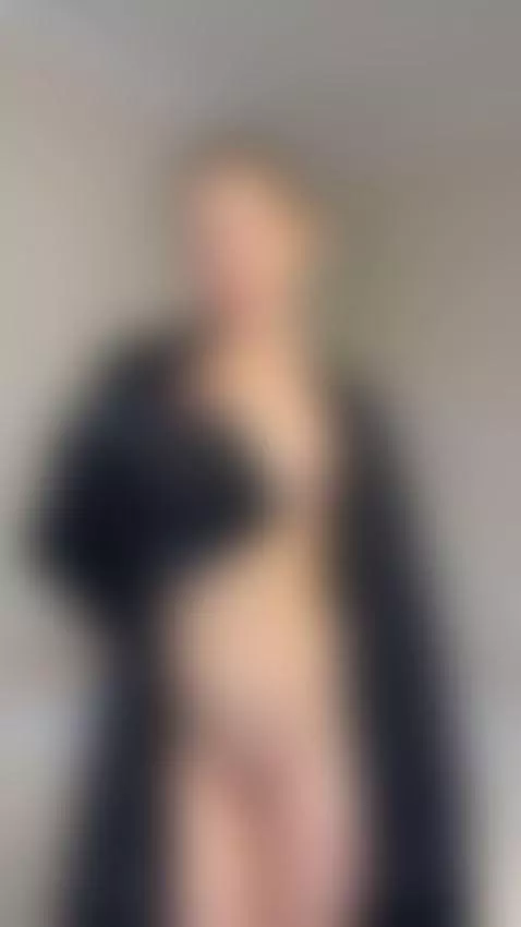 You think that's the maximum? Honey, you're not even close 😌... by juicybabyi