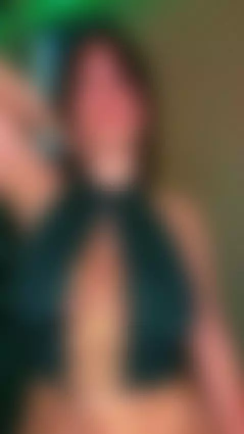 I stand with my nipples and my chest out 🍑 Onlyfans by emmyelfie