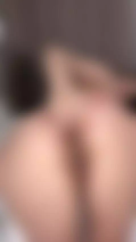 If u r jerking off to me rn, how old are u? by movewithteressa