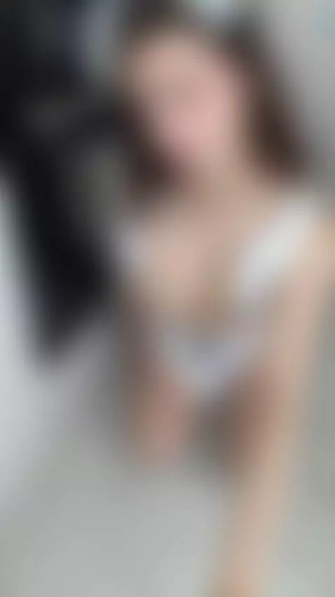 I love men whos obsessed with my petite body by movewithteressa