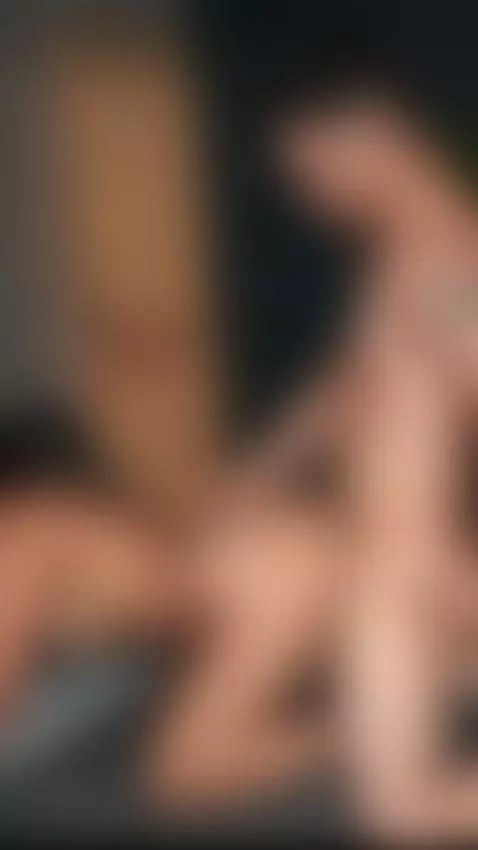 En cuatro la siento hasta el fondo 🍆🍑 by veronicamontielx