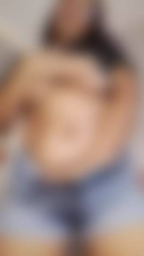 que rico tocarme encima de la ropa 🤭 by canelahotx