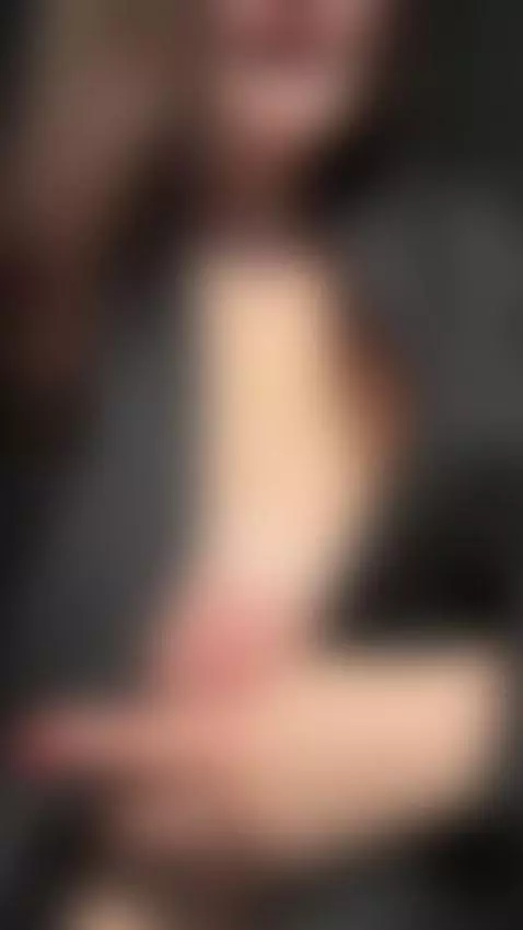 I let the silence touch my shoulders 💋💫 by patcyhot