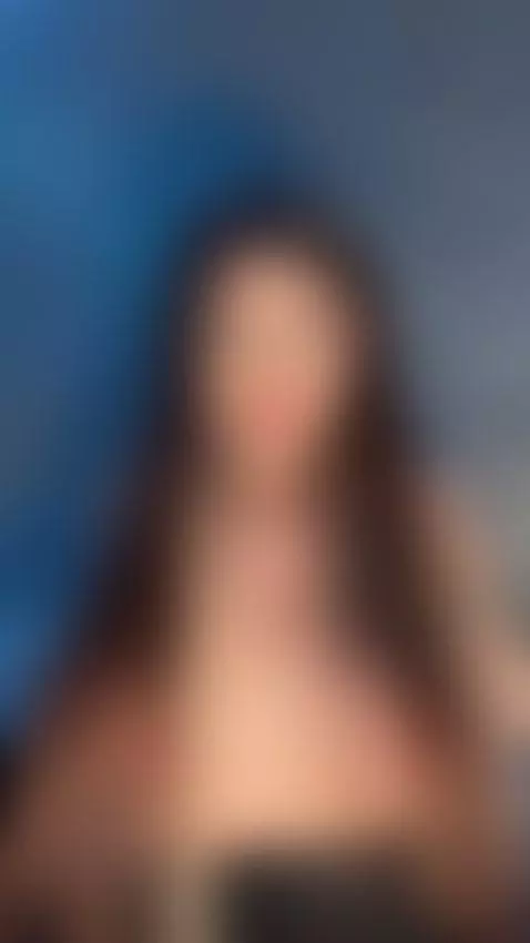 The glow follows the curve of my back 💦🩶 by patcyhot