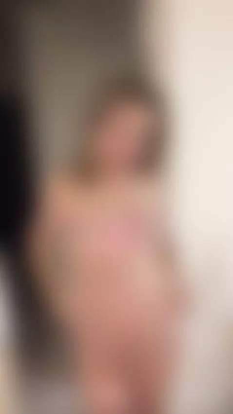 Feeling extremely hot tonight by riyamaa