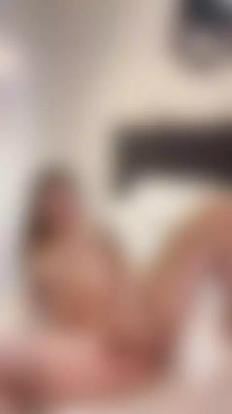 I need a man who loves to eat pussy for breakfast by riyamaa