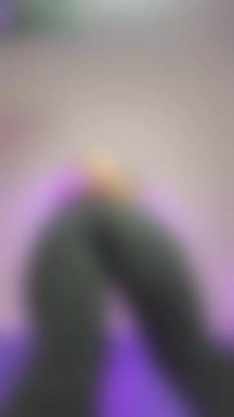 I'm pleasuring myself right now and I would love it if you w... by kataleyablazze