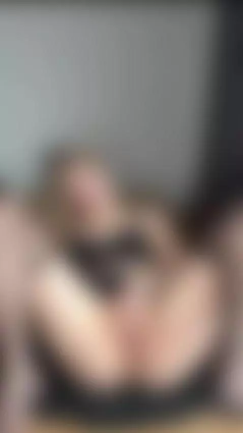 I’m naked on OnlyFans — come quick 😏 by sonyaharty