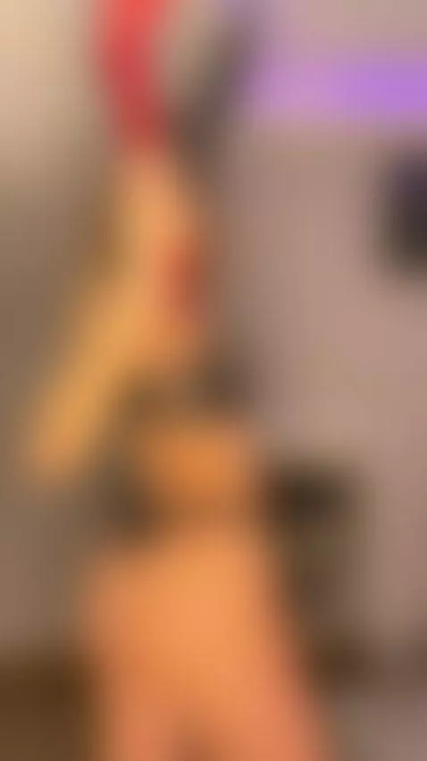 😈This busty blonde craves your hands all over 🍆 Join OF by chloerayx