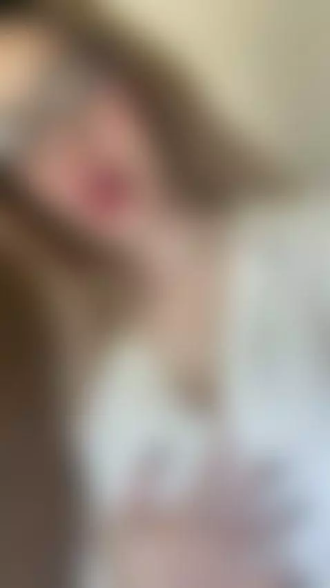 🔥Curvy blonde grinding against nothing 🍑 Unlock OF by chloerayx
