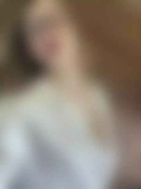 😏Blonde tongue playing while thinking of you 💋 Exclusive OF by chloerayx