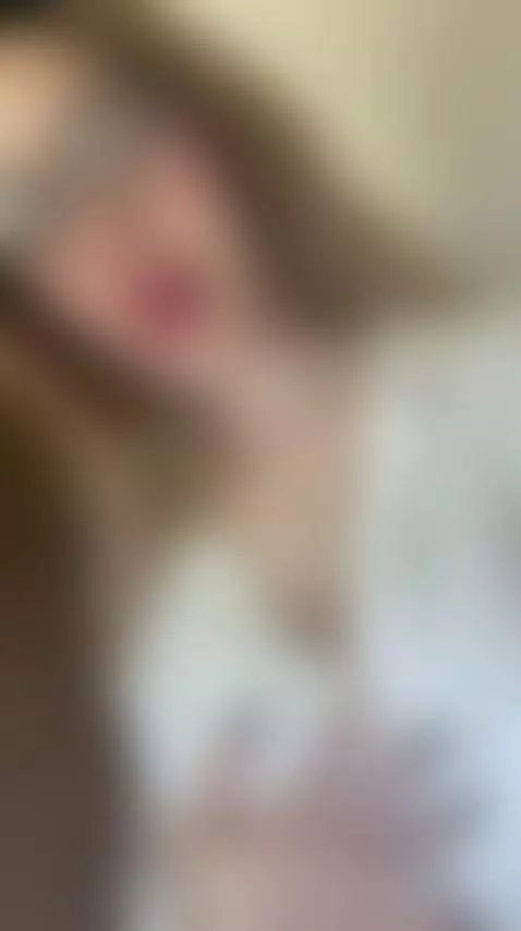 🔥Curvy blonde grinding against nothing 🍑 Unlock OF by chloerayx