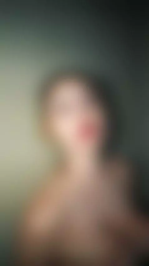 🔞Golden mane stuck to sweaty tits 💦 Exclusive OF by chloerayx