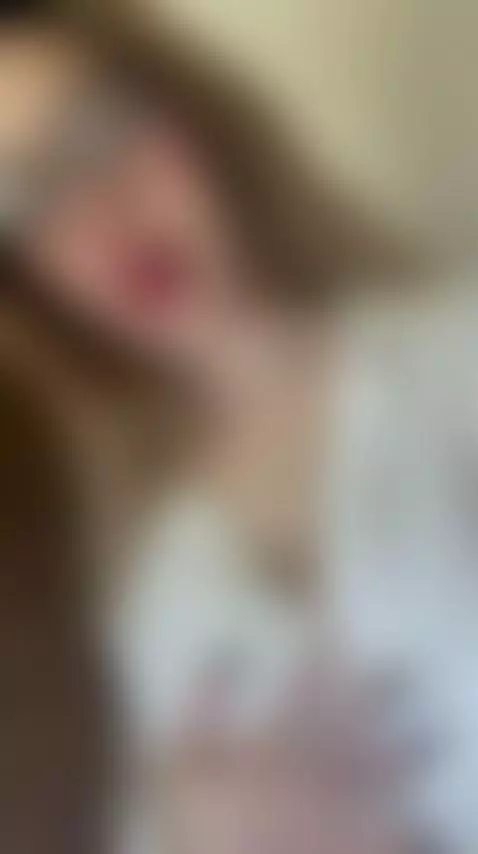 😈Golden mane draped over bare shoulders 🍆 Unlock OF by chloerayx