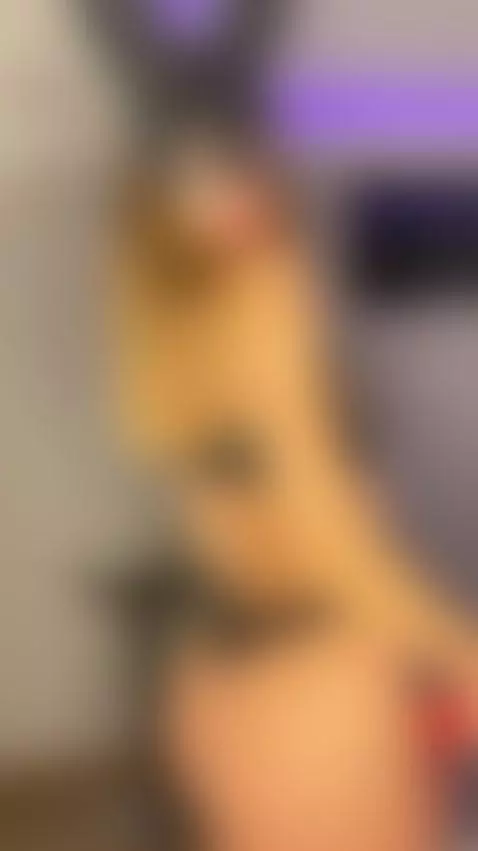 😏Busty blonde ready to explode for you 🍆 Unlock OF by chloerayx