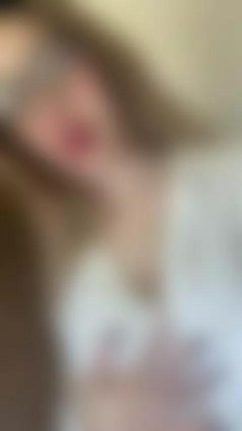 🍒Blonde skin blushing bright red 😈 Subscribers OF by chloerayx