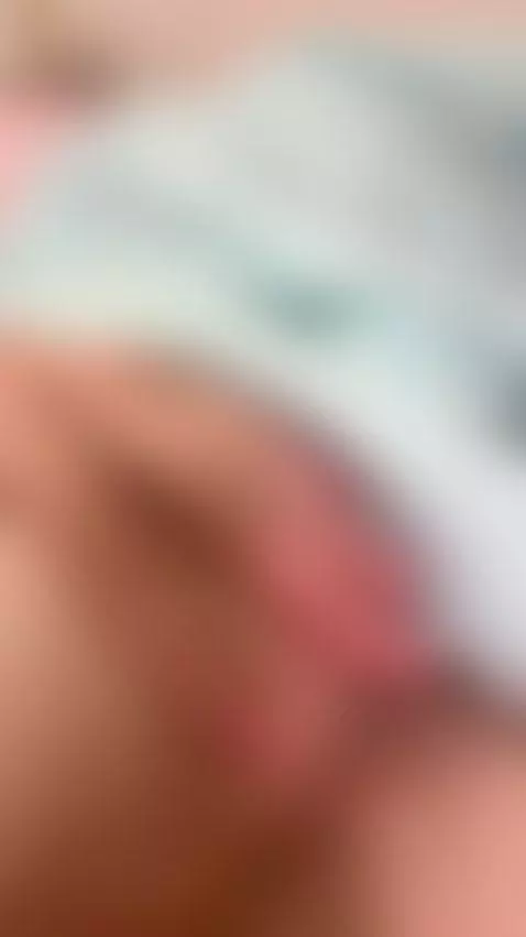 🔥Brunette posing with her round ass 🍑 Unlock OF by ellieelthie