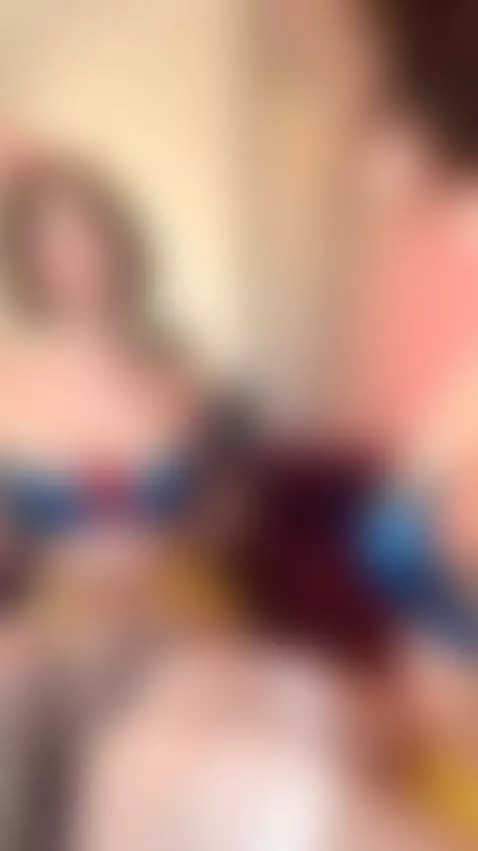 🍒Soft perky tits squeezed together 😏 Naughty OF by ellieelthie