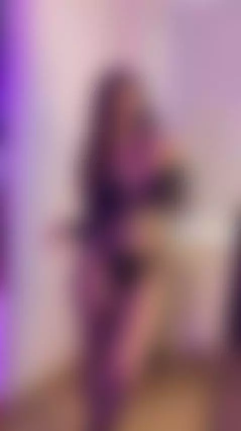 🔞Sexy brunette arching her back 🍑 Join my OF by ellieelthie