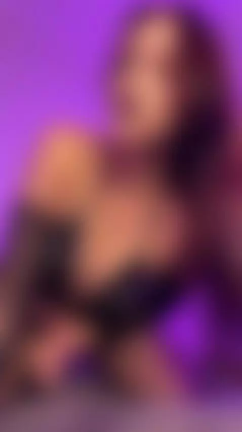 🍆Brunette full lips ready for you 😈 On OF by ellieelthie