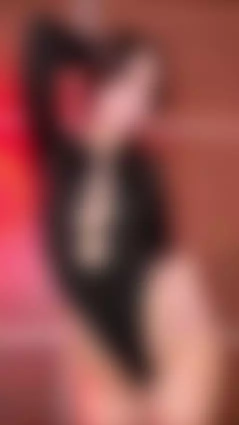 Want private content? Everything on OF 😏 by ellieelthie