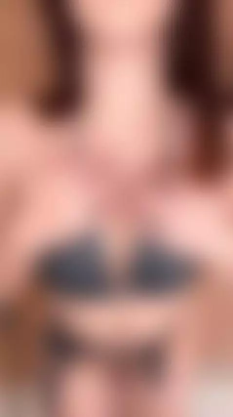 😈This sexy brunette craves your hands all over her body 🍆 Jo... by ellieelthie