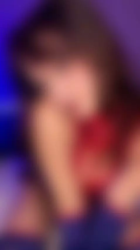 🔥Brunette posing with her round ass 🍑 Unlock OF by ellieelthie