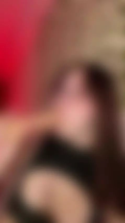 😏Hot brunette so horny she can’t stop touching 🍆 Join OF by ellieelthie