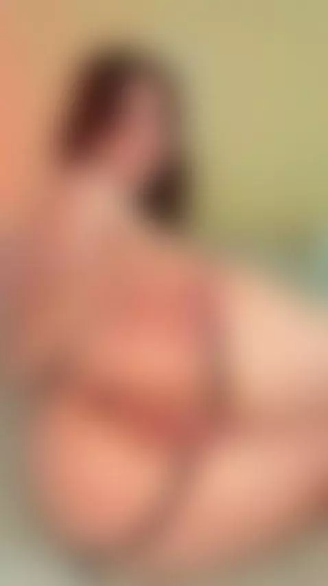 🔥Brunette grinding her hips slow 🍑 Unlock OF by ellieelthie