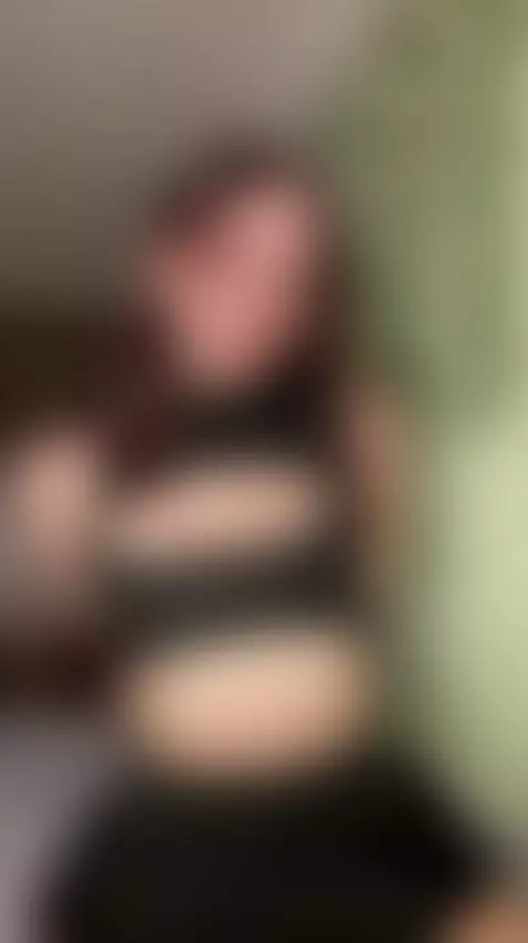 🔥Brunette showing her slim waist and juicy ass 💦 See it on O... by ellieelthie