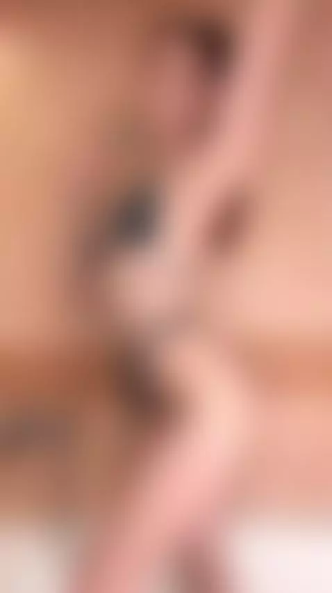 🔞Sexy brunette arching her back 🍑 Join my OF by ellieelthie