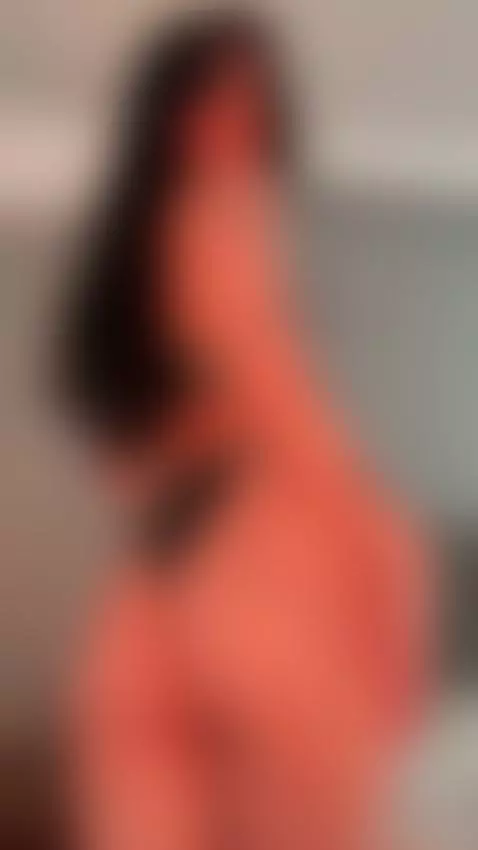 Hot Brunette chick with bouncy fat ass🍑 by evyblue