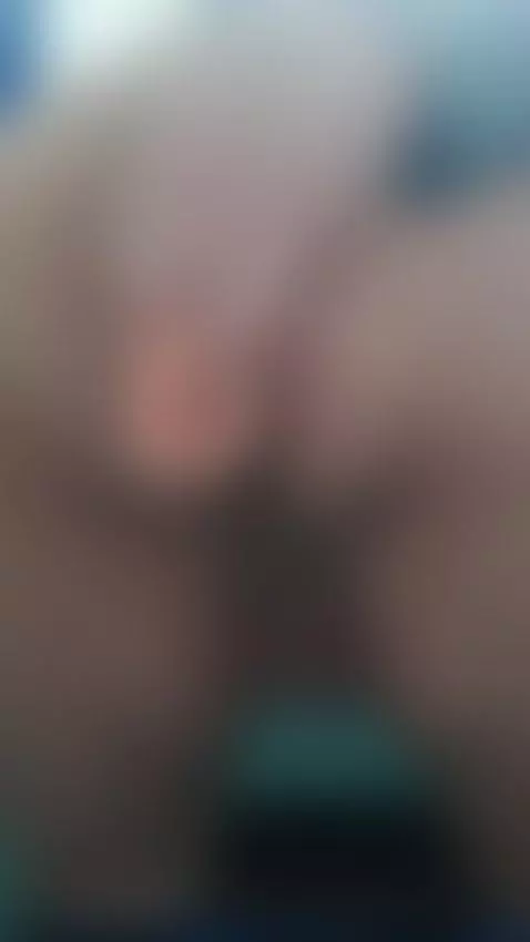 metiendome un dildo a escondidas en el baño 🤤 miralo complet... by passionm3
