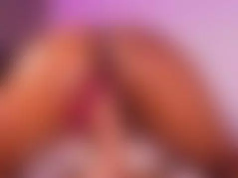 My big juicy ass is bouncing just for you😈🍑 by selena-monroy