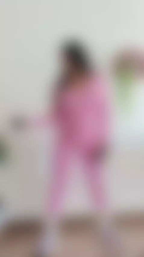 Warming up my body for the show 💖 by seleneelujan