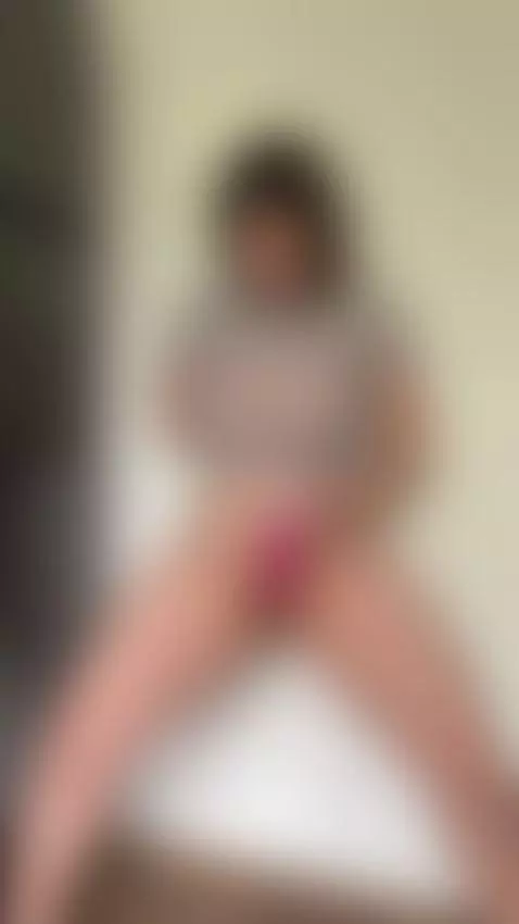 Pussy was already shaking 🔥💦 Sub more on OF by kyliefreya