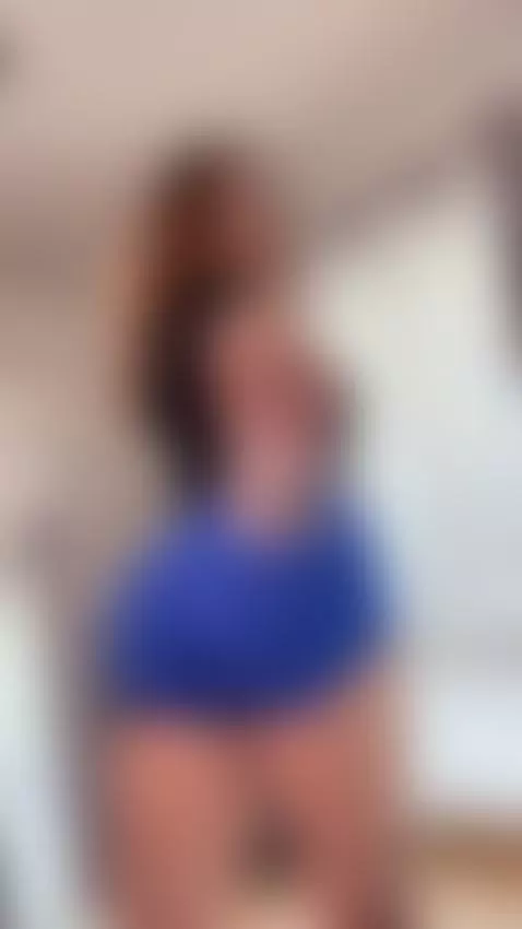 Thick ass in blue shorts taking selfie 🔥 by ivaberg