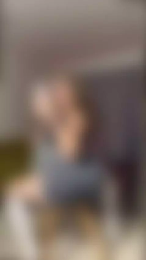 Curvy hips flexed tight on the chair 💦 by ivaberg